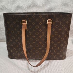 Ships FREE - Louis Vuitton Luco Tote